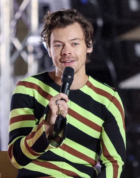 Harry Styles Love On Tour: Uma Odisseia de Amor, Música e Confetes Coloridos!