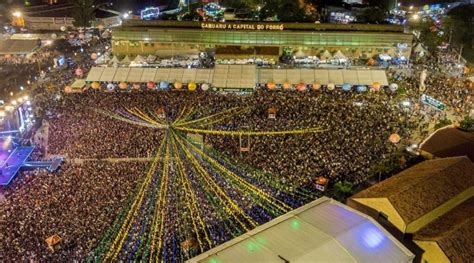 A Grande Celebração de Carissa: Uma Noite Memorável de Música e Cultura em Kuala Lumpur!