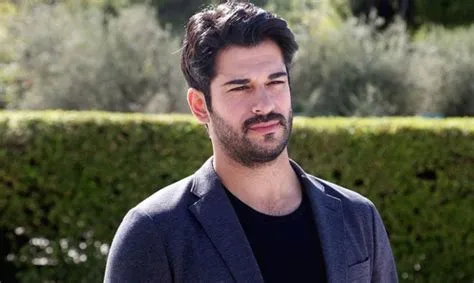  Burak Özçivit em Lisboa: Um Encontro Inesquecível com o Astro Turco!