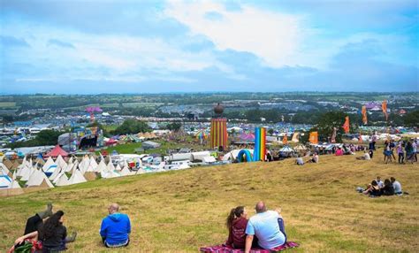 O Festival de Glastonbury Revela a Alma Rebelde de X Factor: Uma História de Triunfo, Traições e Toque Mágico!