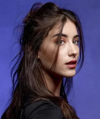 O Concerto de Hazal Kaya em Lisboa: Uma Noite Mágica com a Estrela Turca!