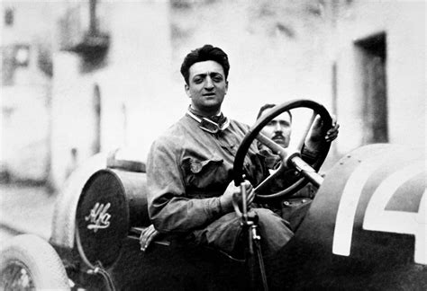 O Mistério da Máscara de Esmeralda: Enzo Ferrari e o Concurso Surreal de Design